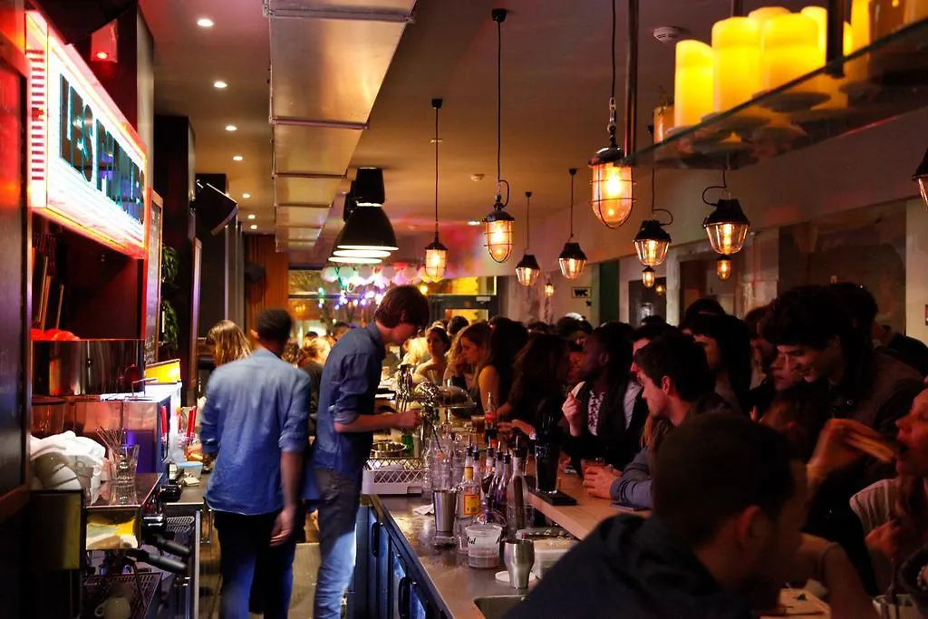 The People Belleville Albergue Paris